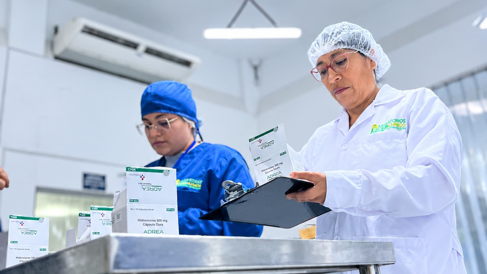 Aseguramiento de la Calidad verificando la documentación del producto terminado